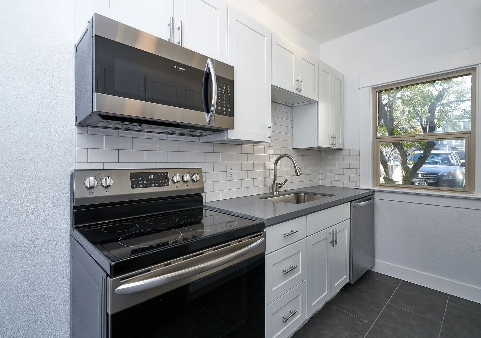 Welcome to 1421 on Queen Anne! — Photo 2