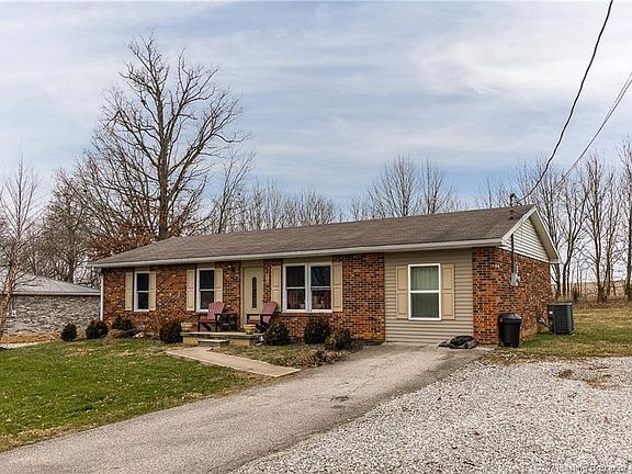 2nd image of 302 E Oak Dr