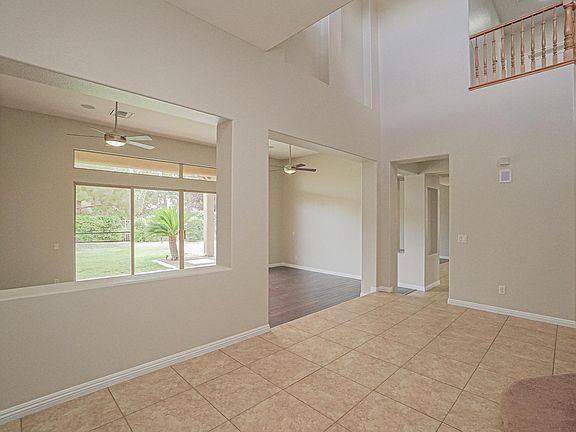 5th image of 20 Plum Hollow Dr