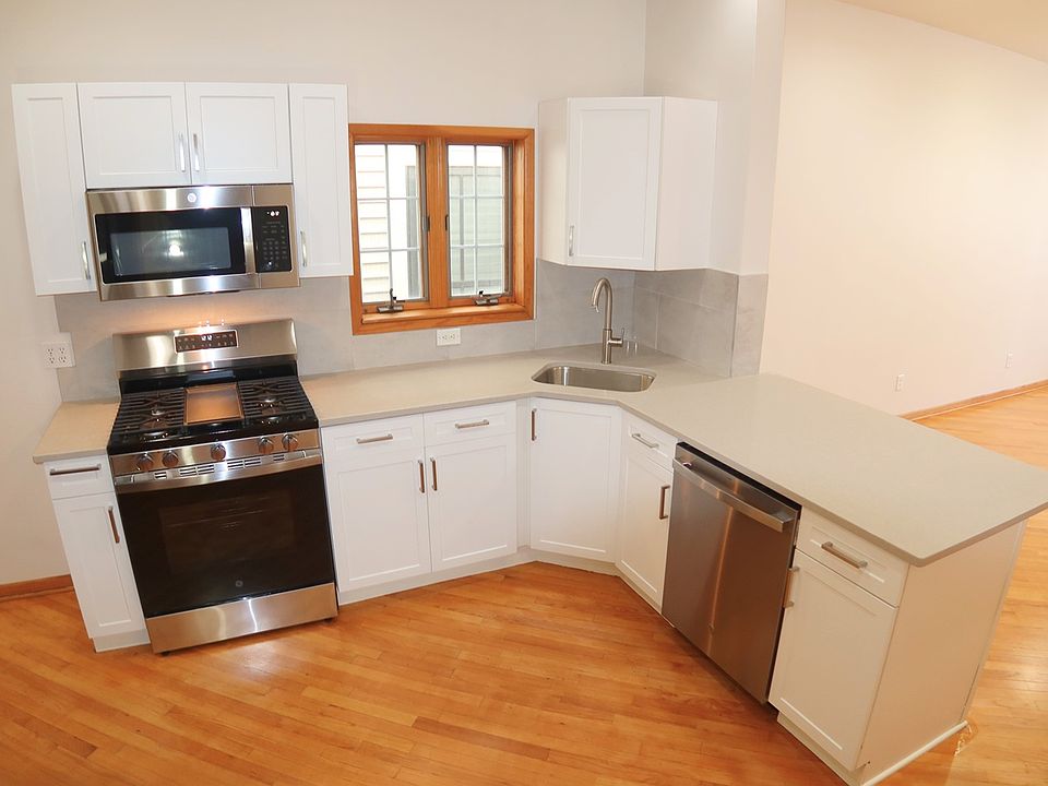 1st image of 3107 N Southport Ave #1