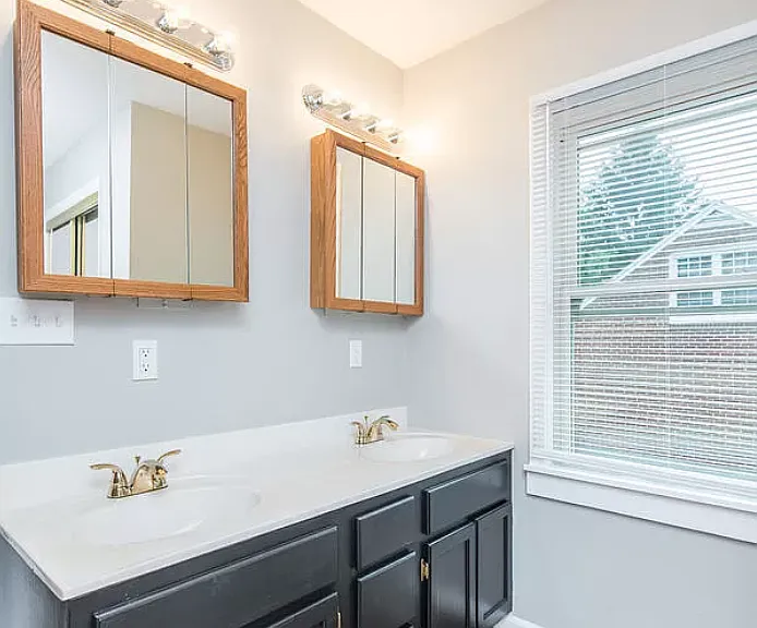 Primary en suite bath