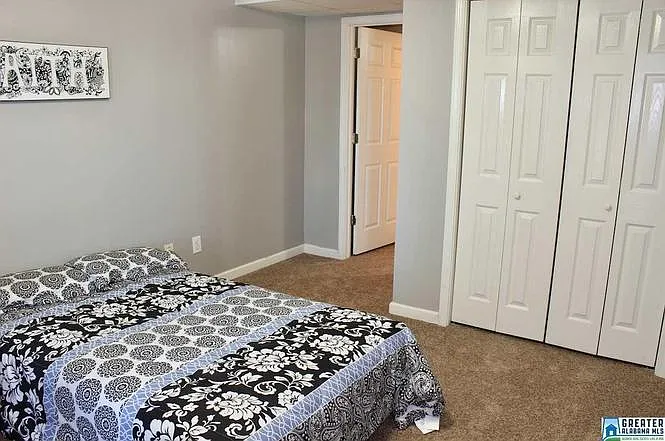 5 bed, 2700 sqft, $3,200 — Photo 4