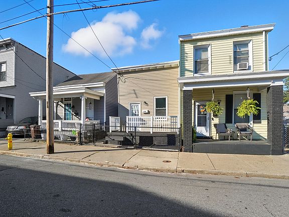 3rd image of 926 Putnam St