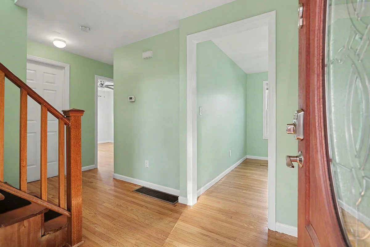 4 bed, 3.0 bath, 3172 sqft, $4,500 — Photo 2