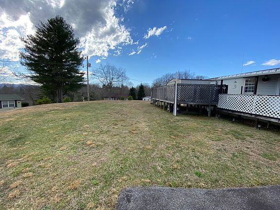 3rd image of 33 Shady Acres Dr