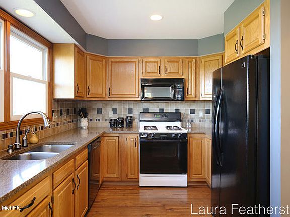 5th image of 7243 Russet Vista Dr NE