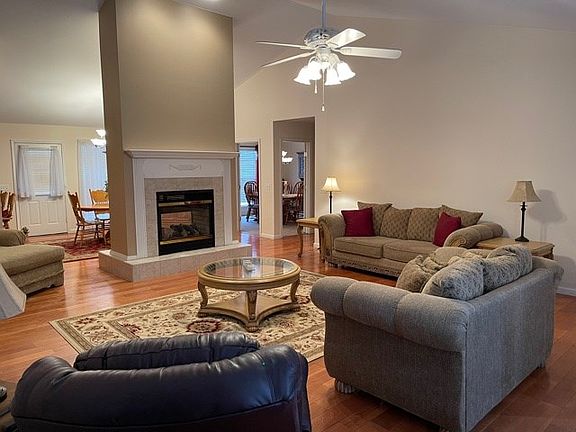 4th image of 392 Avey Cir