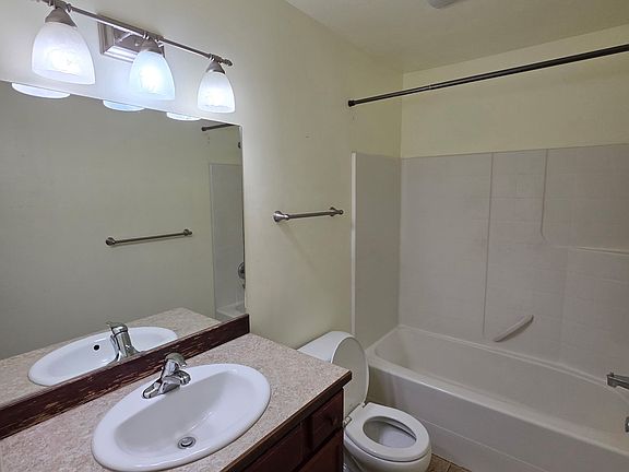 4th image of 196 Bracken St S #198
