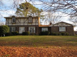 1215 Vanderbilt Dr, Dalton, GA 30720