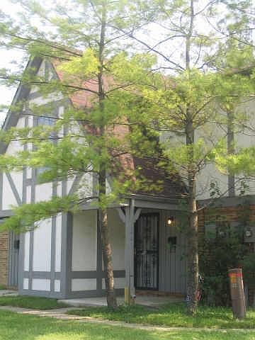 1st image of 3753 Tudor Park Dr