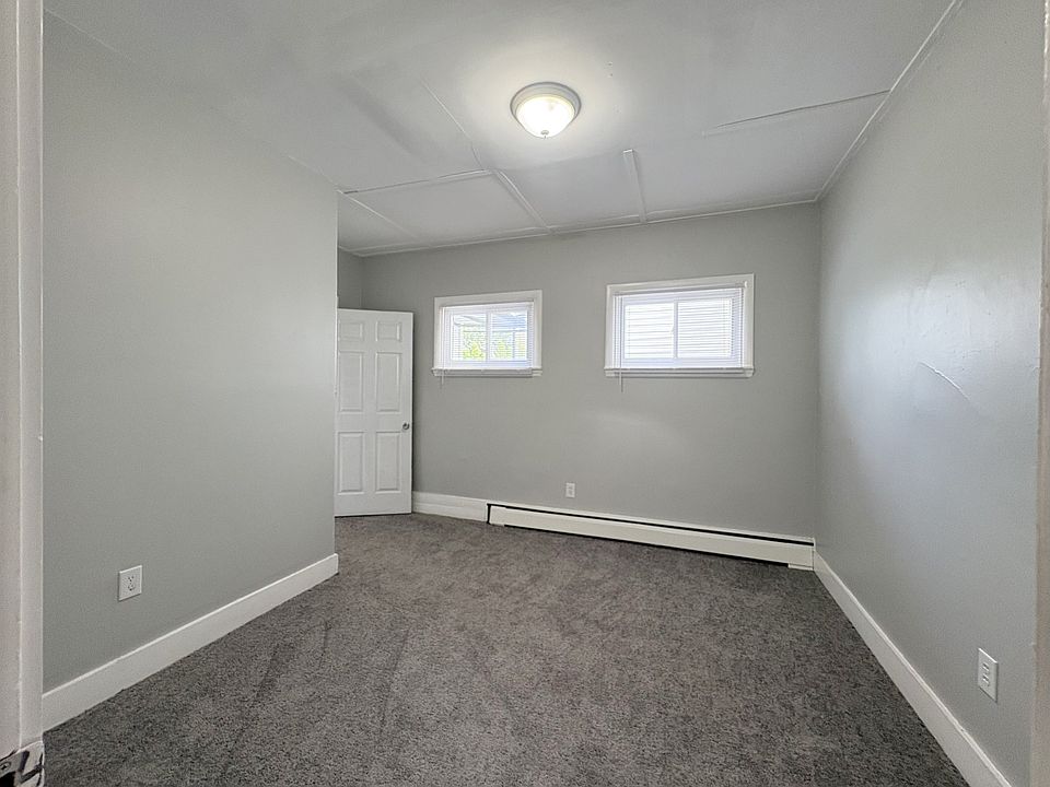 1st image of 14 College St #1