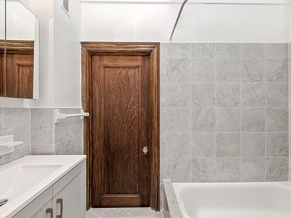 4th image of 287 Amsterdam Ave #310