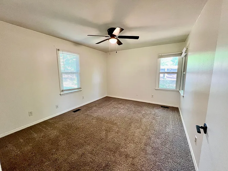 1201 W Brooks St — Photo 10