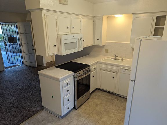 3rd image of 1601 W Fairmont Ave APT E