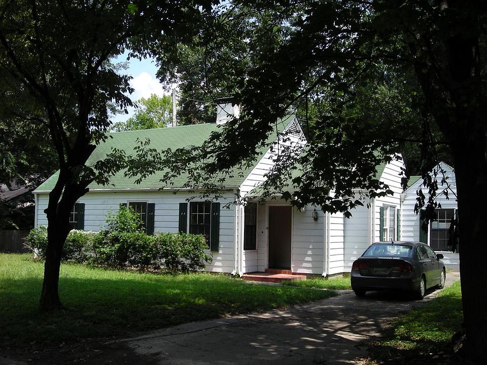 1st image of 800 Cypress Dr