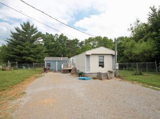 422 Browns Creek Dr, Crossville, TN 38571