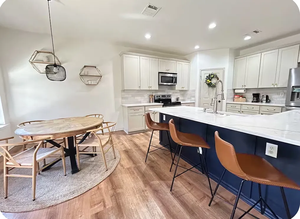 4 bed, 2775 sqft, $2,500 — Photo 1