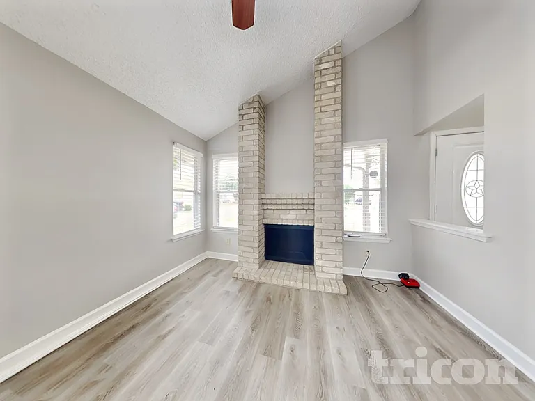 16126 Barbarossa Dr — Photo 2