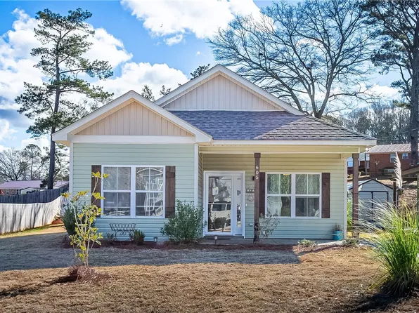 605 N 15th Ct, Lanett, AL 36863