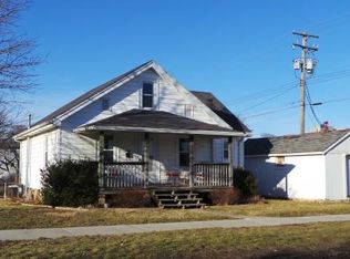 1812 Essex Ave, Mattoon, IL 61938