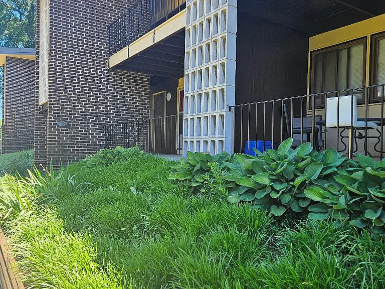 3936 Stone Gate Dr #D — Photo 2