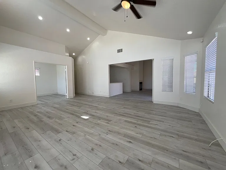 15345 Murray Ave — Photo 11