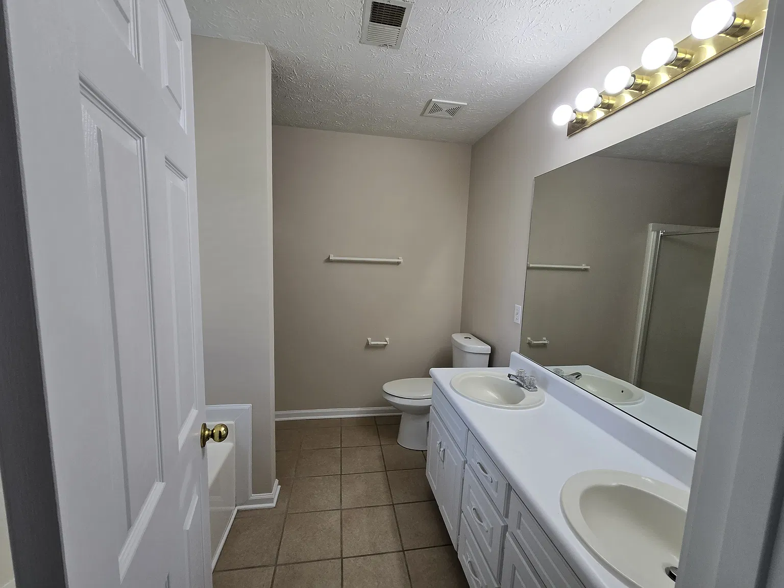 3 bed, 1631 sqft, $1,900 — Photo 4