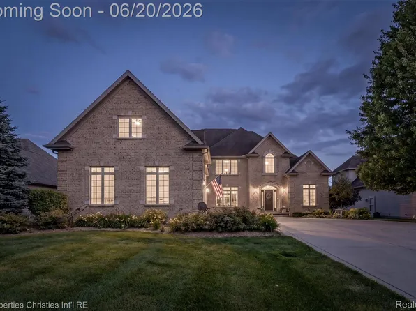 595 Ridge Point Dr, Dundee, MI 48131
