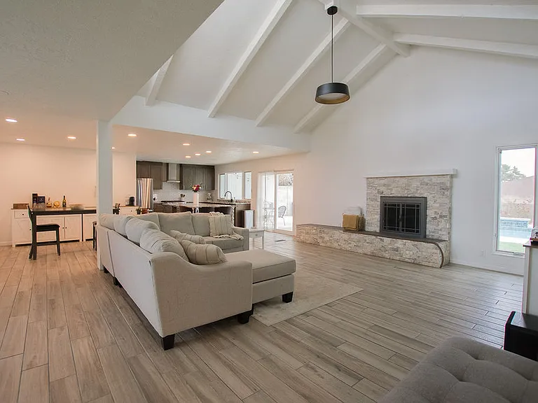 9514 Avenida Del Oso NE — Photo 27
