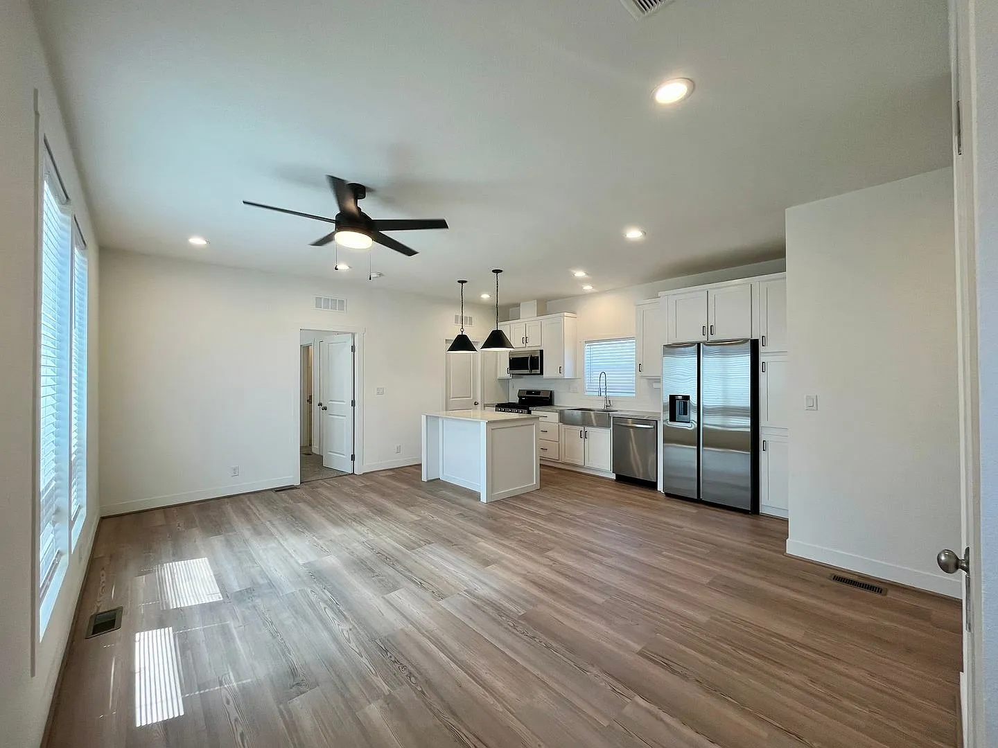 3535-3537 Mount Burnham Court — Photo 2
