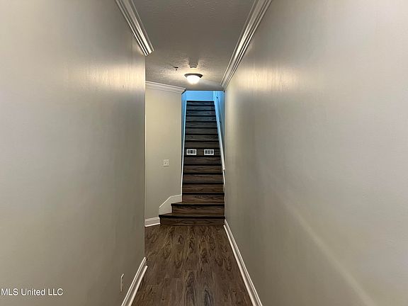 5th image of 310 Peach St