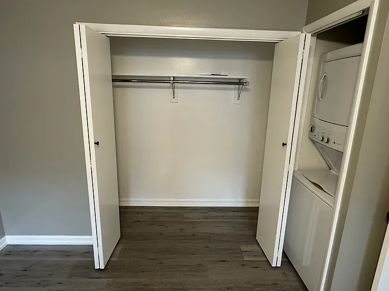 1134 E Mount Airy Ave #2 — Photo 15