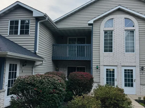 W240N2566 E Parkway Meadow Cir, Pewaukee, WI 53072