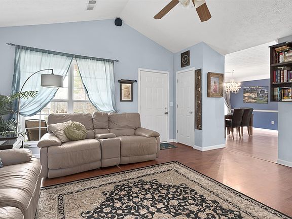5th image of 108 Greenfield Ln