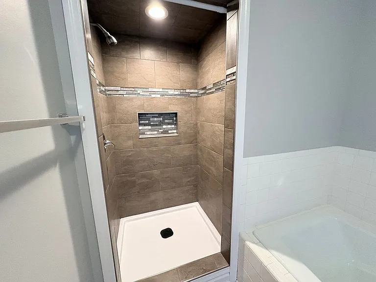 208 Forest View Ct — Photo 29