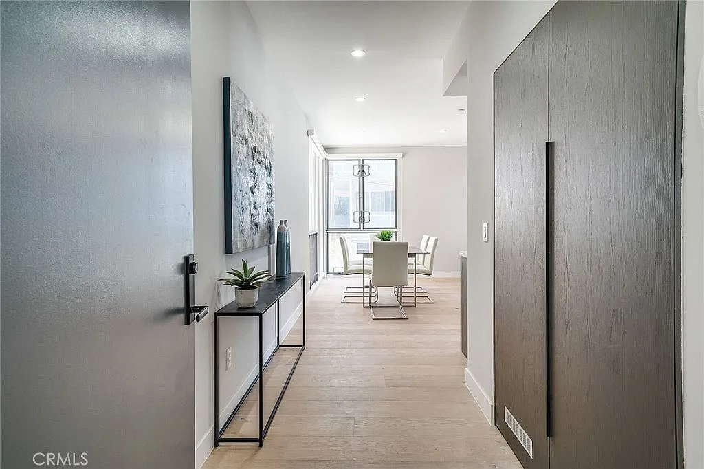 2 bed, 1373 sqft, $4,250 — Photo 4