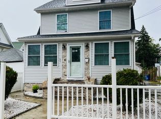 188-11 Tioga Dr, Saint Albans, NY 11412