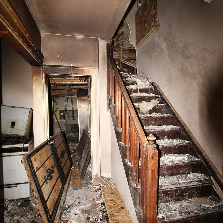 2nd image of 608 E 92nd Pl