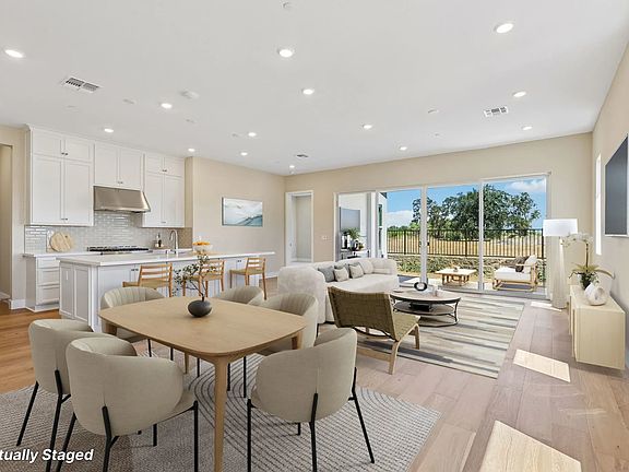 The Meadows Homesite 14 Great Room Virtually Stage