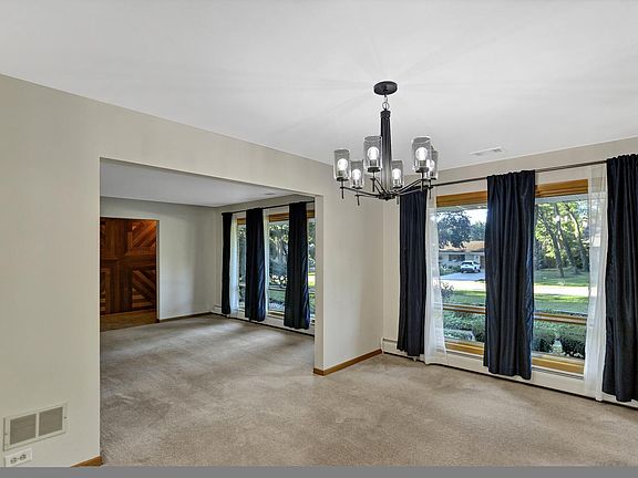 5th image of 22W060 Woodview Dr