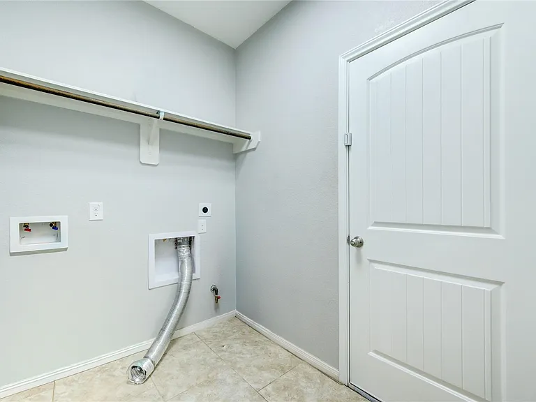 9802 Massanutten Ln — Photo 24