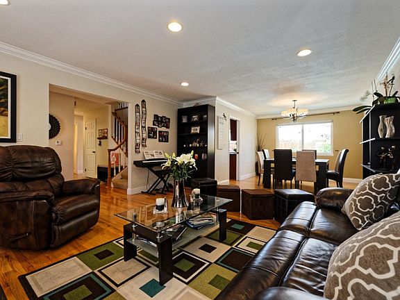 4th image of 589 Hyde Park Dr