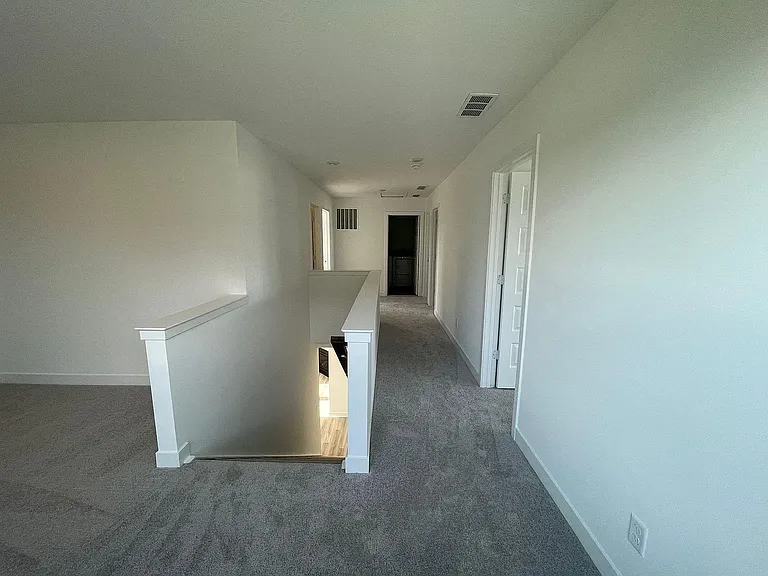 1066 Tansley Ln — Photo 7