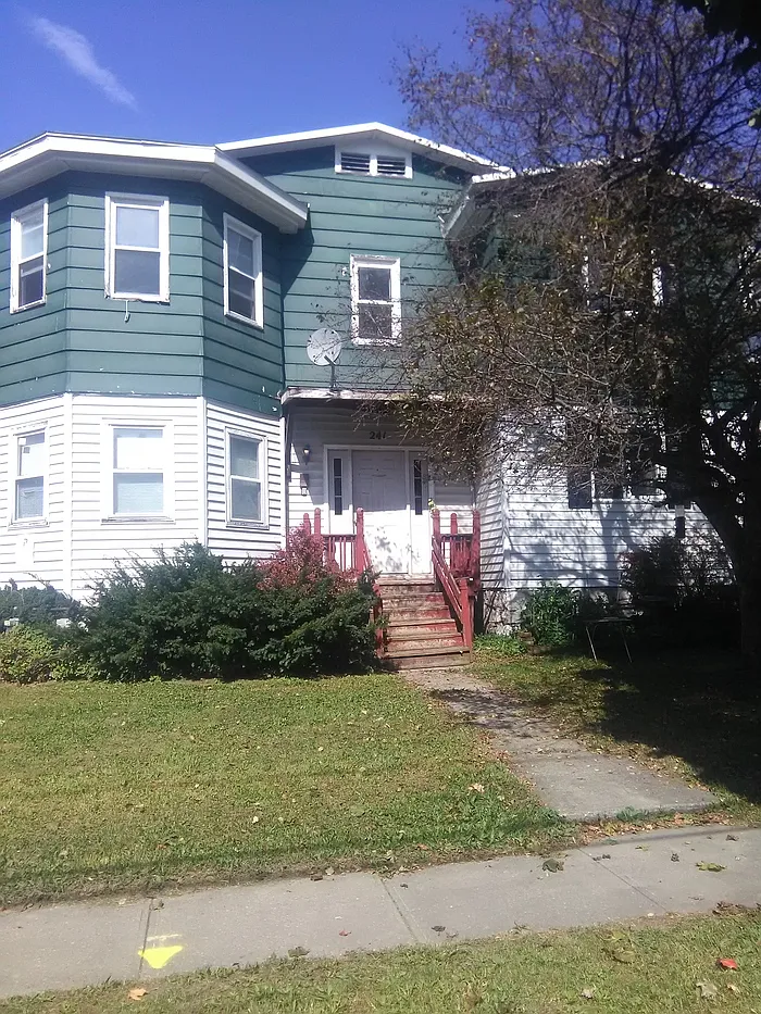 1 bed, 1.0 bath, 700 sqft, $850 — Photo 1