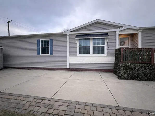 49895 Fox Trl, Shelby Township, MI 48315