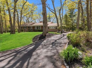 1 Greenleaf Dr, Huntington, NY 11743