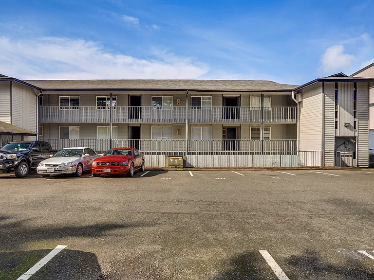 Park Ridge Apartments — Photo 22