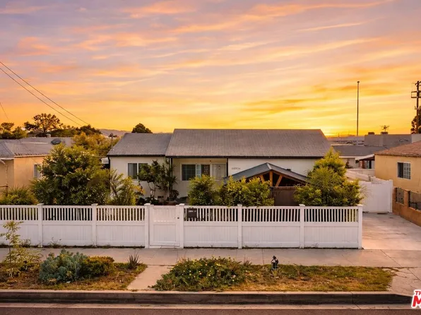 10554 Lanark St, Sun Valley, CA 91352