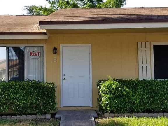 3rd image of 4667 Orleans Ct APT B