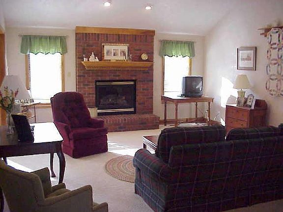 5th image of 451 W Creekbank Dr